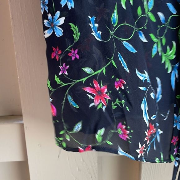 🎀 Milly Maggie v neck black wild flower print silk light weight blouse medium - Picture 4 of 9
